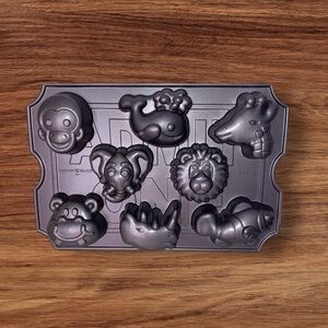 Nordic Ware Zoo Friends Cakelet Pan
